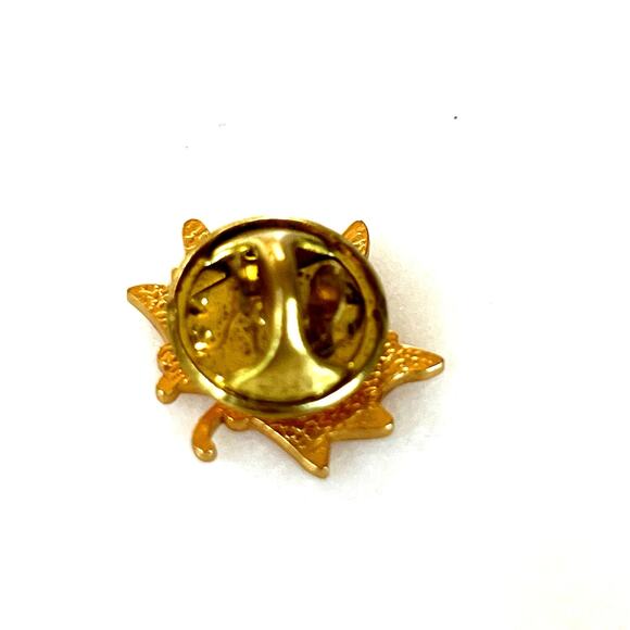 Canada Maple Leaf Pin - Picture 2 of 3